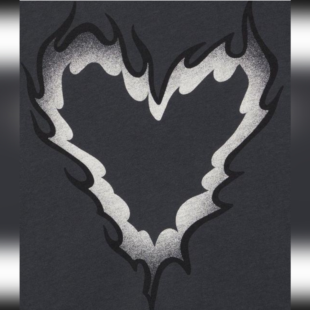 Torrid Gray Flame Heart Boyfriend Crew Tee Vintage Black Plus Size 3x 22 24 - Picture 4 of 5